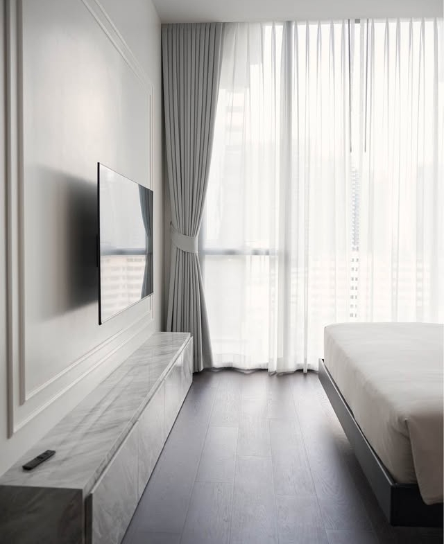 For Rent ฿145,000: 2-Bed 2-Bath 97.5 sqm Duplex at LAVIQ Sukhumvit 57. High-floor corner unit, fully furnished, 100m to Thonglor BTS. Ready to move in March.