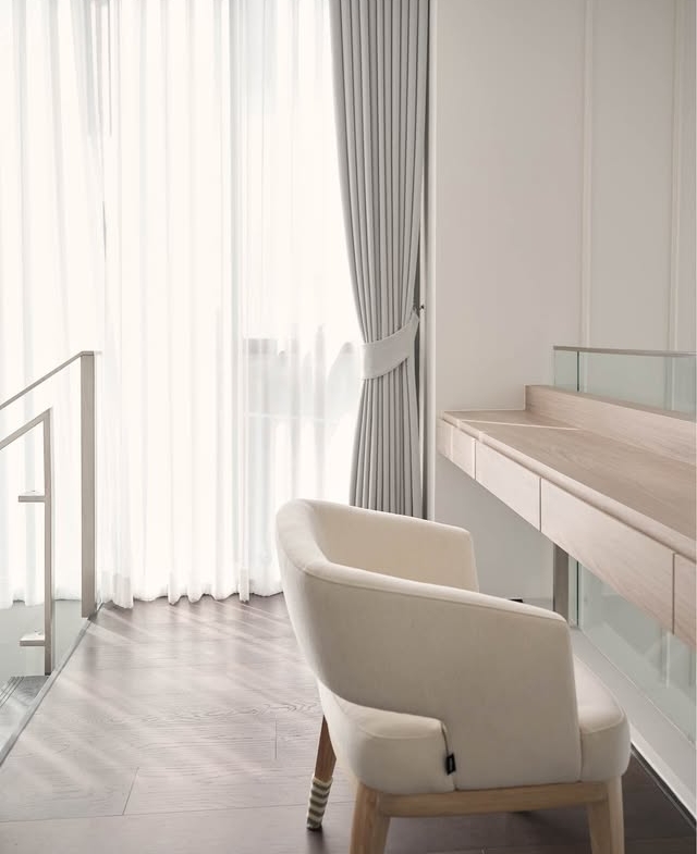 For Rent ฿145,000: 2-Bed 2-Bath 97.5 sqm Duplex at LAVIQ Sukhumvit 57. High-floor corner unit, fully furnished, 100m to Thonglor BTS. Ready to move in March.