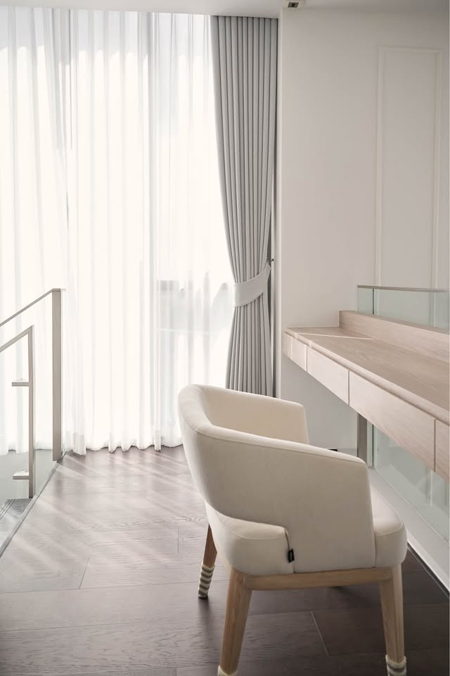 For Rent ฿145,000: 2-Bed 2-Bath 97.5 sqm Duplex at LAVIQ Sukhumvit 57. High-floor corner unit, fully furnished, 100m to Thonglor BTS. Ready to move in March.