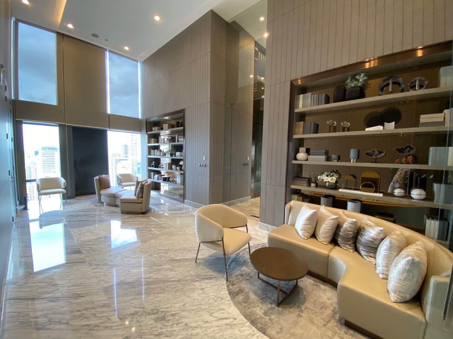 Luxury 2-Bedroom, 2-Bathroom, 77 sqm condo at The Esse at Singha Complex for rent ฿75,000/month. High floor, skyline view, fully furnished, MRT Phetchaburi.
