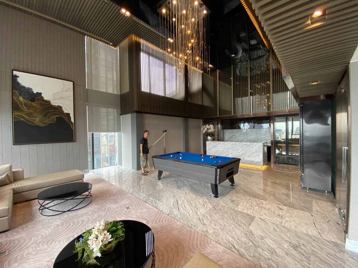 Luxury 2-Bedroom, 2-Bathroom, 77 sqm condo at The Esse at Singha Complex for rent ฿75,000/month. High floor, skyline view, fully furnished, MRT Phetchaburi.