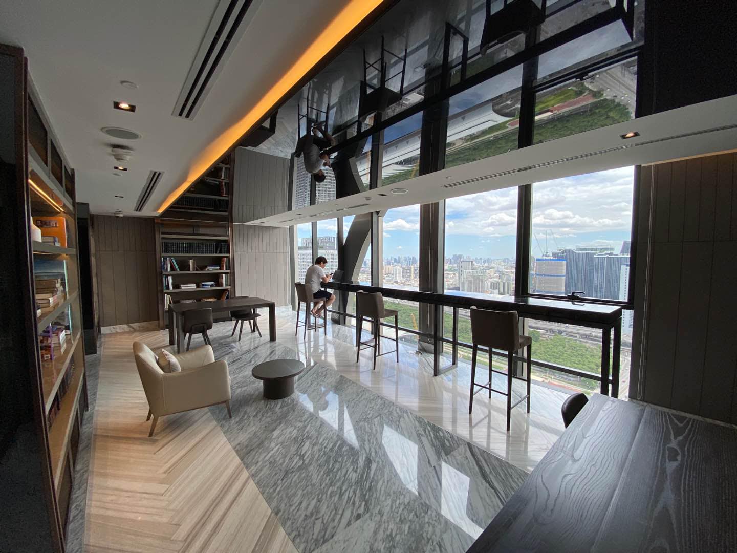 Luxury 2-Bedroom, 2-Bathroom, 77 sqm condo at The Esse at Singha Complex for rent ฿75,000/month. High floor, skyline view, fully furnished, MRT Phetchaburi.