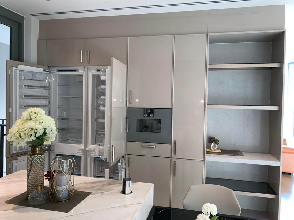 Luxury 2-bed, 2-bath, 110 sqm condo at Kraam Sukhumvit 26, for sale at 36,000,000 THB. High floor, unblocked view, near BTS Phrom Phong. Contact us today!