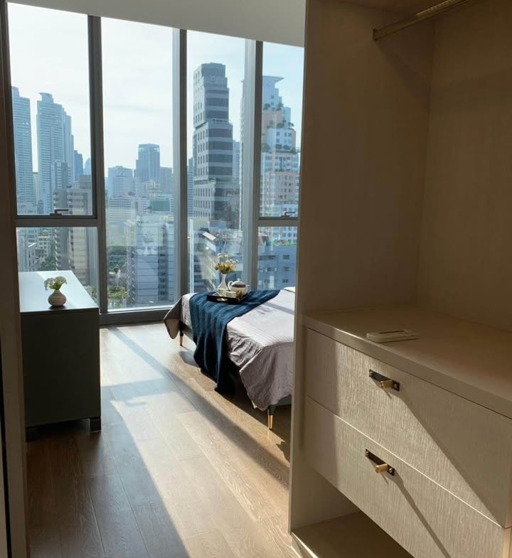 Luxury 2-bed, 2-bath, 110 sqm condo at Kraam Sukhumvit 26, for sale at 36,000,000 THB. High floor, unblocked view, near BTS Phrom Phong. Contact us today!