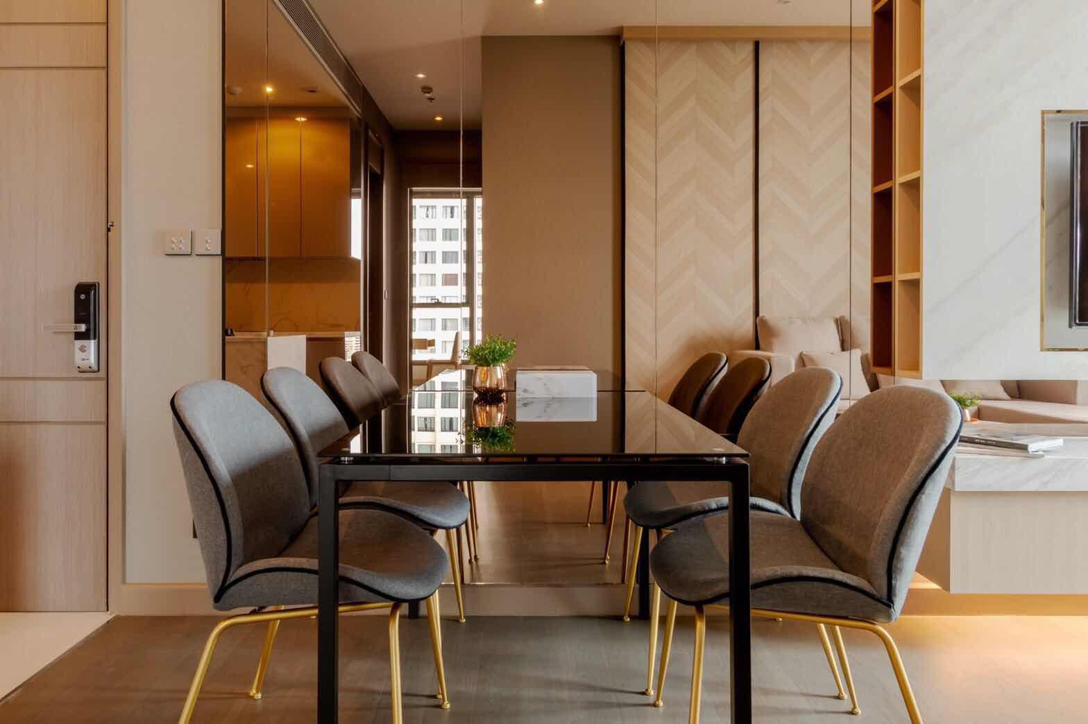 Luxury 2-Bedroom, 2-Bathroom, 77 sqm condo at The Esse at Singha Complex for rent ฿75,000/month. High floor, skyline view, fully furnished, MRT Phetchaburi.