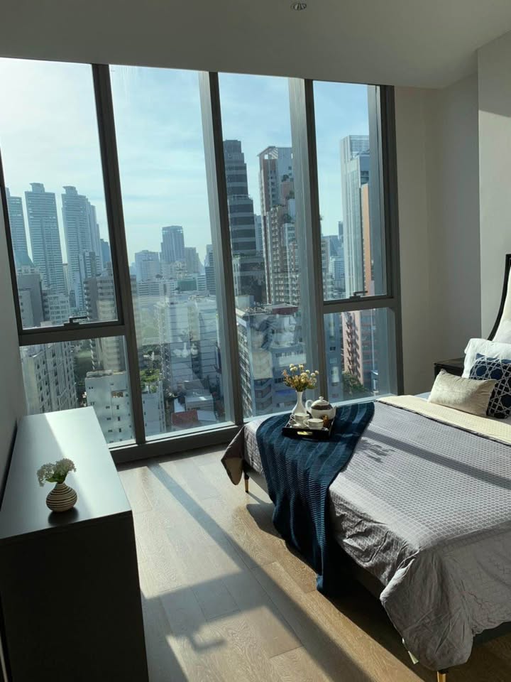 Luxury 2-bed, 2-bath, 110 sqm condo at Kraam Sukhumvit 26, for sale at 36,000,000 THB. High floor, unblocked view, near BTS Phrom Phong. Contact us today!
