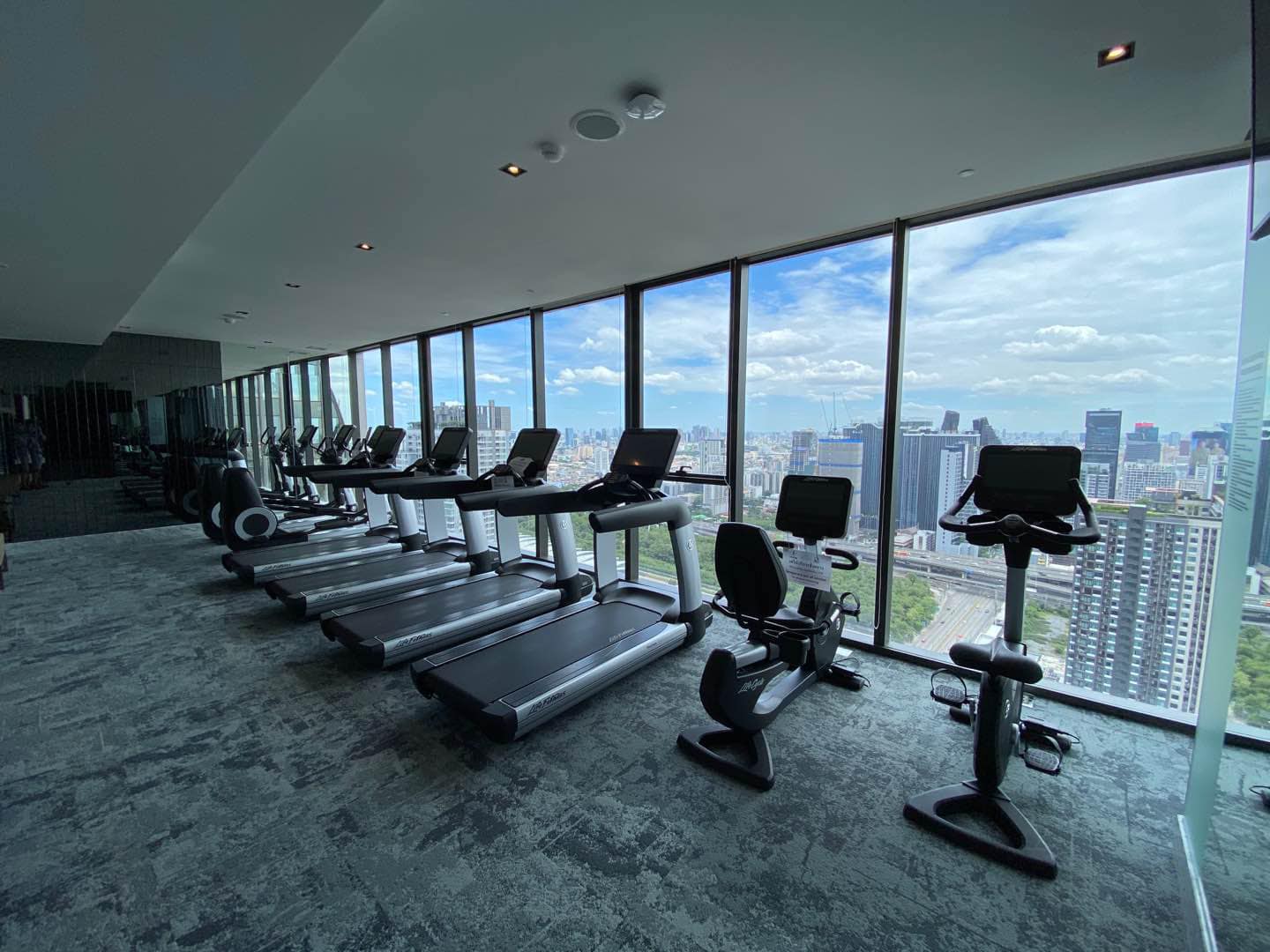 Luxury 2-Bedroom, 2-Bathroom, 77 sqm condo at The Esse at Singha Complex for rent ฿75,000/month. High floor, skyline view, fully furnished, MRT Phetchaburi.