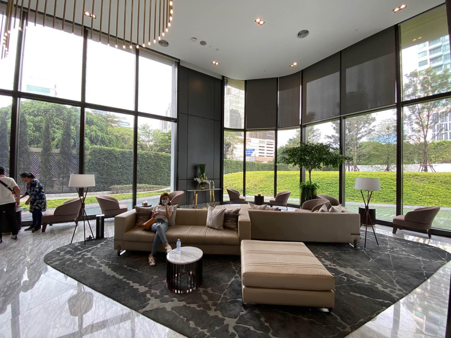 Luxury 2-Bedroom, 2-Bathroom, 77 sqm condo at The Esse at Singha Complex for rent ฿75,000/month. High floor, skyline view, fully furnished, MRT Phetchaburi.
