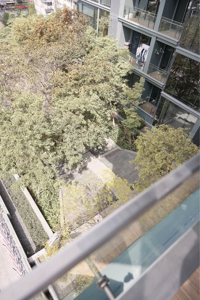 For Rent ฿145,000: 2-Bed 2-Bath 97.5 sqm Duplex at LAVIQ Sukhumvit 57. High-floor corner unit, fully furnished, 100m to Thonglor BTS. Ready to move in March.