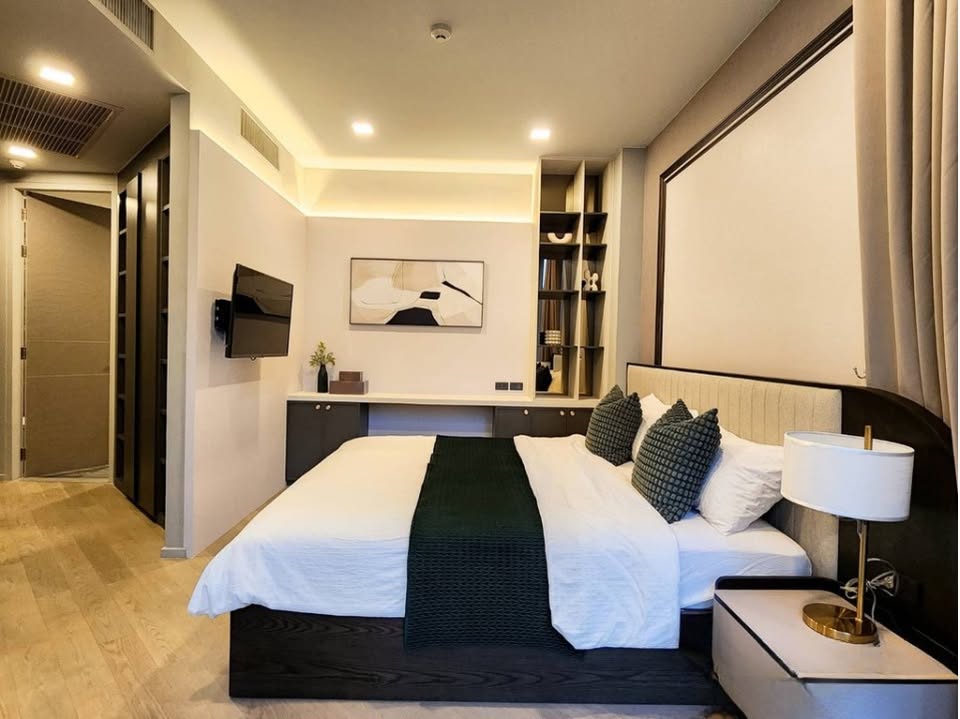Spacious 2-bed 2-bath 90 sqm condo at Ashton Residence 41 for rent at ฿85,000/month. Fully equipped, near BTS Phrom Phong. Contact us for a viewing!