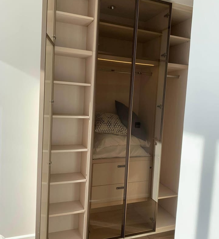 Luxury 2-bed, 2-bath, 110 sqm condo at Kraam Sukhumvit 26, for sale at 36,000,000 THB. High floor, unblocked view, near BTS Phrom Phong. Contact us today!