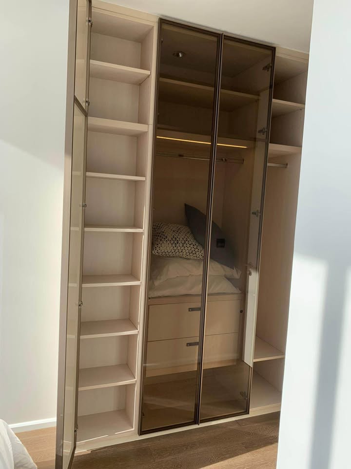 Luxury 2-bed, 2-bath, 110 sqm condo at Kraam Sukhumvit 26, for sale at 36,000,000 THB. High floor, unblocked view, near BTS Phrom Phong. Contact us today!