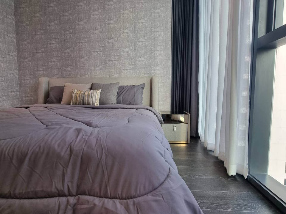 Luxury 2-bed, 2-bath, 98 sqm condo at Tait Sathorn 12, for rent at 120,000 THB/month. Near BTS Chong Nonsi & BTS Surasak. Fully furnished. Call now!
