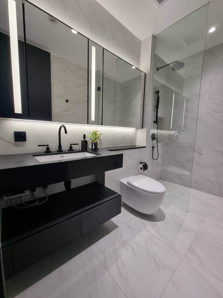 Luxury 2-bed, 2-bath, 98 sqm condo at Tait Sathorn 12, for rent at 120,000 THB/month. Near BTS Chong Nonsi & BTS Surasak. Fully furnished. Call now!