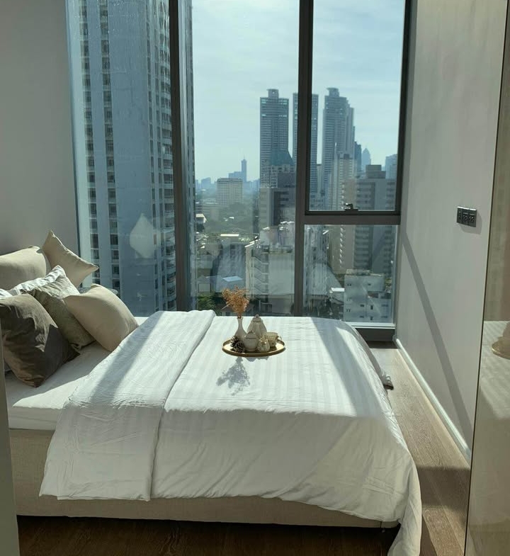 Luxury 2-bed, 2-bath, 110 sqm condo at Kraam Sukhumvit 26, for sale at 36,000,000 THB. High floor, unblocked view, near BTS Phrom Phong. Contact us today!