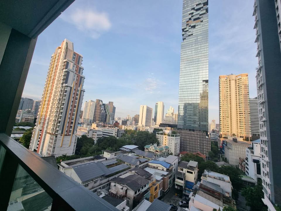 Luxury 2-bed, 2-bath, 98 sqm condo at Tait Sathorn 12, for rent at 120,000 THB/month. Near BTS Chong Nonsi & BTS Surasak. Fully furnished. Call now!