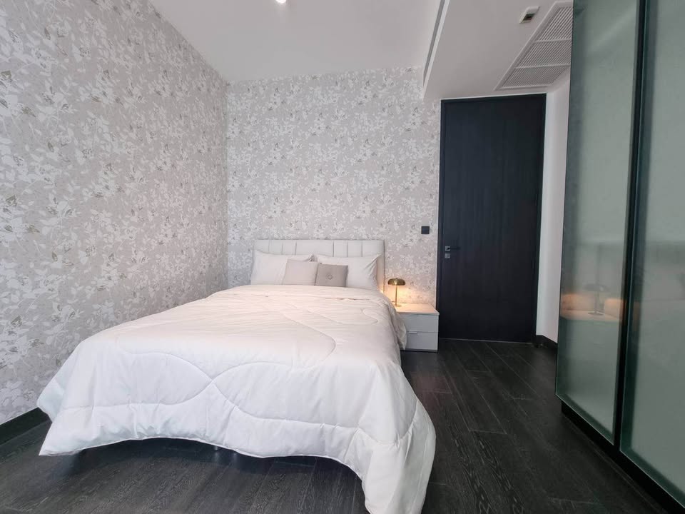 Luxury 2-bed, 2-bath, 98 sqm condo at Tait Sathorn 12, for rent at 120,000 THB/month. Near BTS Chong Nonsi & BTS Surasak. Fully furnished. Call now!