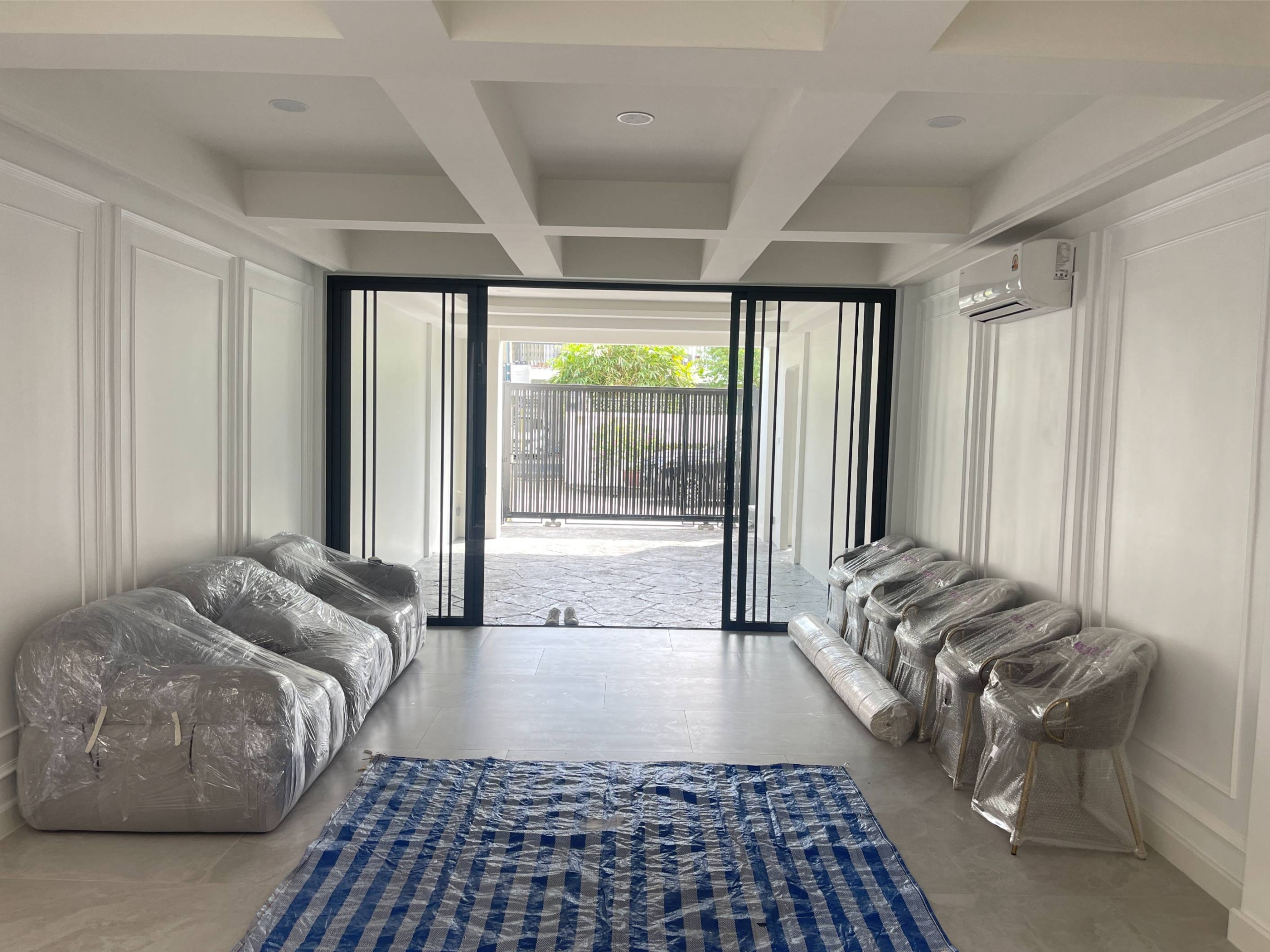 Rent this spacious 4-bedroom, 4-bathroom townhouse in Pridi Panomyong 42. 250 sqm with modern design and private garden. Available for 110,000 THB/month