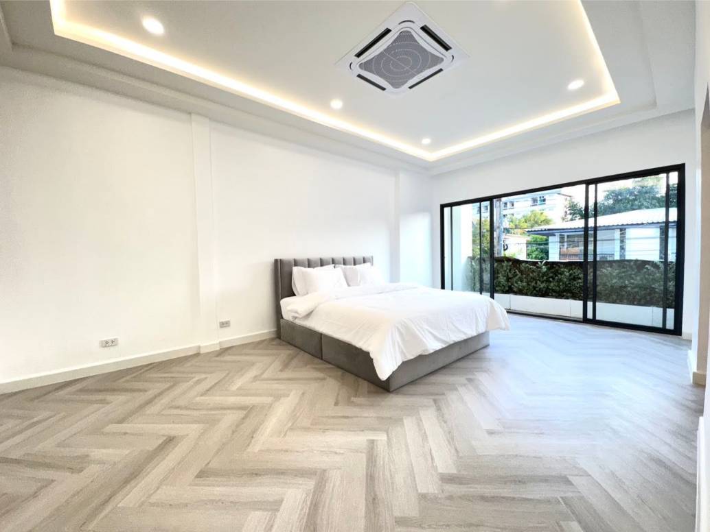 Rent this spacious 4-bedroom, 4-bathroom townhouse in Pridi Panomyong 42. 250 sqm with modern design and private garden. Available for 110,000 THB/month