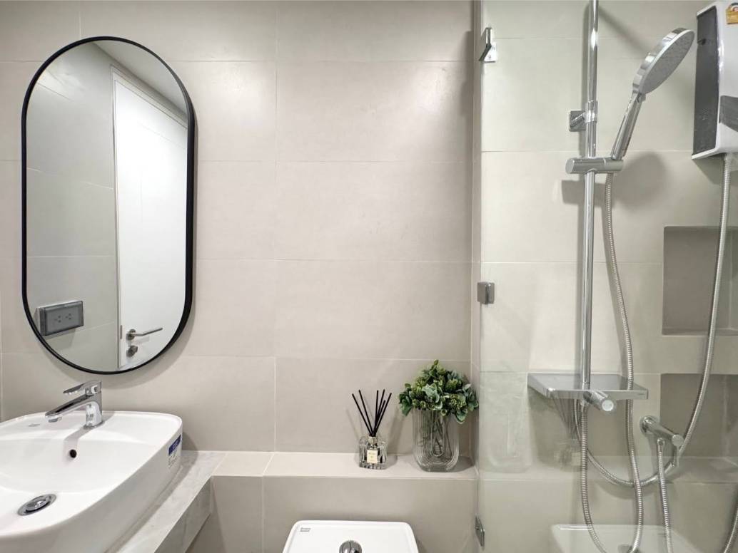 Rent this spacious 4-bedroom, 4-bathroom townhouse in Pridi Panomyong 42. 250 sqm with modern design and private garden. Available for 110,000 THB/month