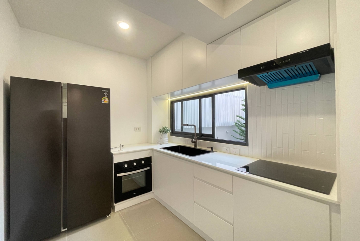 Rent this spacious 4-bedroom, 4-bathroom townhouse in Pridi Panomyong 42. 250 sqm with modern design and private garden. Available for 110,000 THB/month