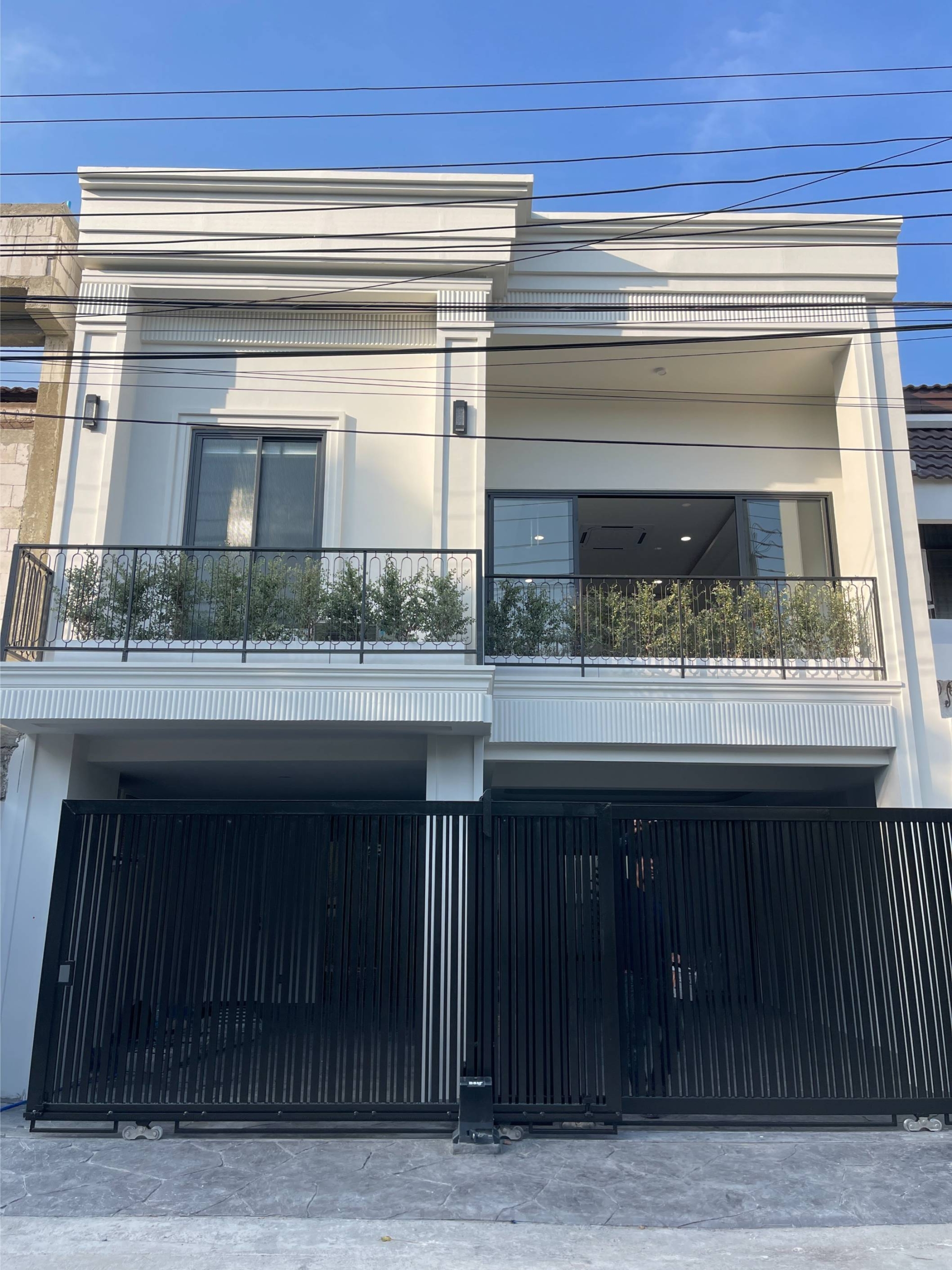 Rent this spacious 4-bedroom, 4-bathroom townhouse in Pridi Panomyong 42. 250 sqm with modern design and private garden. Available for 110,000 THB/month