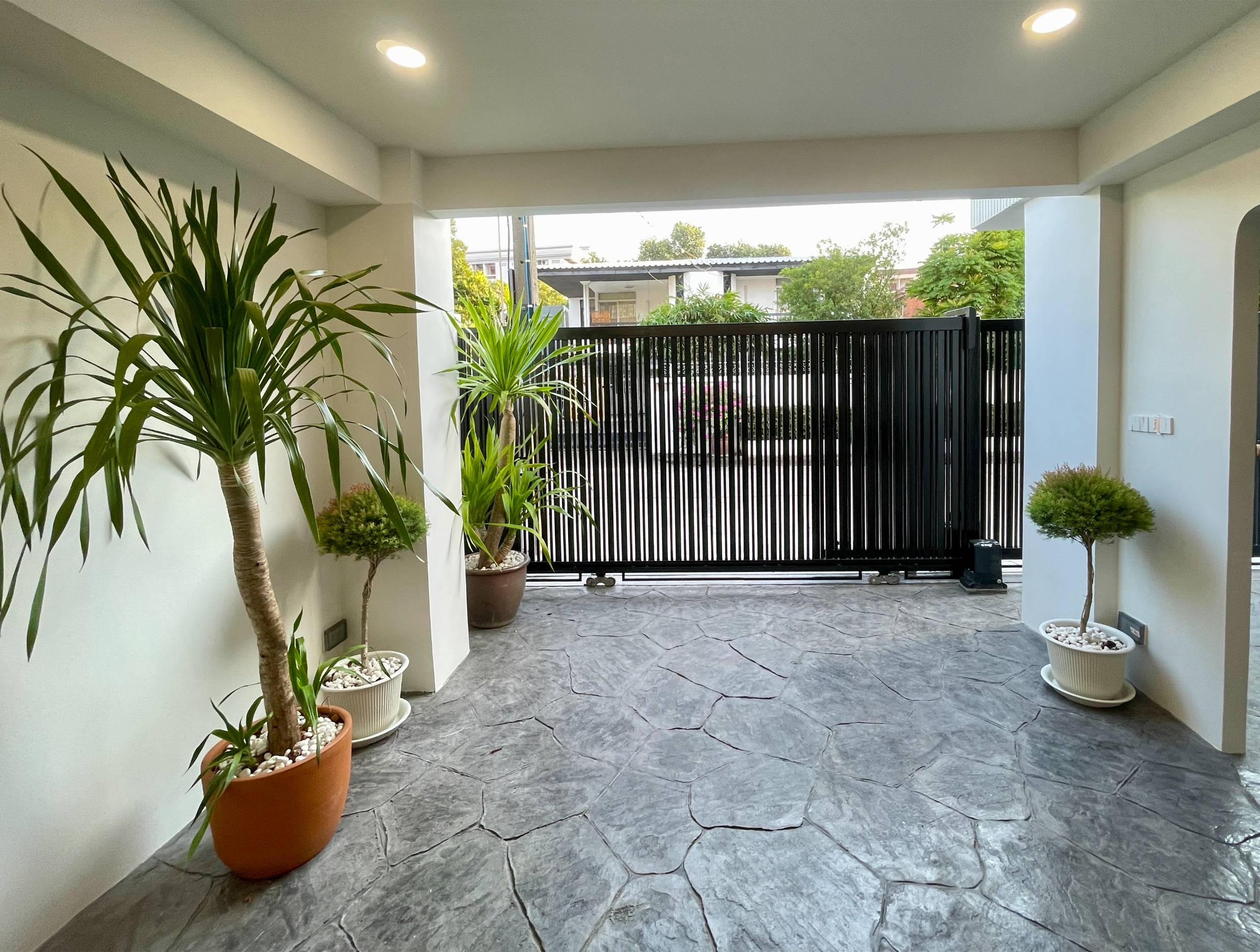 Rent this spacious 4-bedroom, 4-bathroom townhouse in Pridi Panomyong 42. 250 sqm with modern design and private garden. Available for 110,000 THB/month