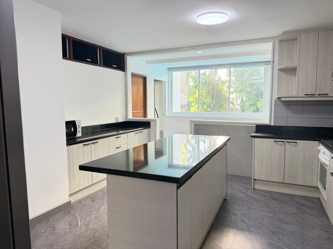 Luxury 2-BR, 2-BA condo at P.R. Home II, Thonglor Soi 8, 250 sqm, rent 75,000 THB/month. Spacious living, prime location near BTS Thonglor.