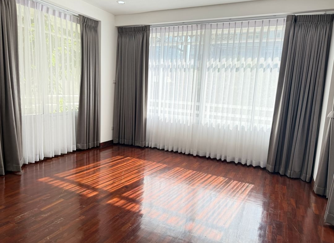 Luxury 2-BR, 2-BA condo at P.R. Home II, Thonglor Soi 8, 250 sqm, rent 75,000 THB/month. Spacious living, prime location near BTS Thonglor.