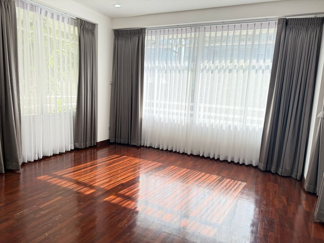 Luxury 2-BR, 2-BA condo at P.R. Home II, Thonglor Soi 8, 250 sqm, rent 75,000 THB/month. Spacious living, prime location near BTS Thonglor.