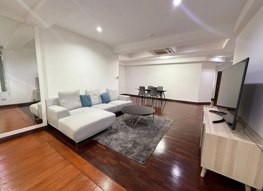 Luxury 2-BR, 2-BA condo at P.R. Home II, Thonglor Soi 8, 250 sqm, rent 75,000 THB/month. Spacious living, prime location near BTS Thonglor.