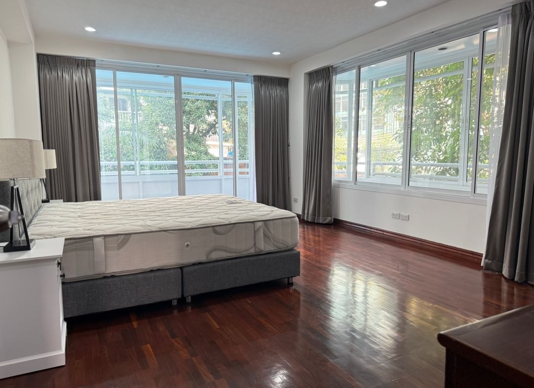 Luxury 2-BR, 2-BA condo at P.R. Home II, Thonglor Soi 8, 250 sqm, rent 75,000 THB/month. Spacious living, prime location near BTS Thonglor.