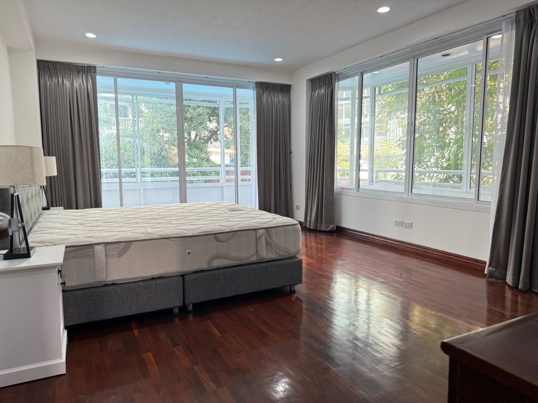 Luxury 2-BR, 2-BA condo at P.R. Home II, Thonglor Soi 8, 250 sqm, rent 75,000 THB/month. Spacious living, prime location near BTS Thonglor.