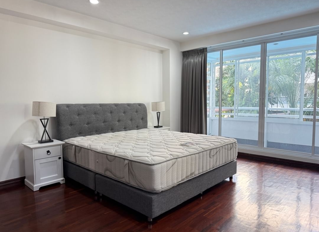 Luxury 2-BR, 2-BA condo at P.R. Home II, Thonglor Soi 8, 250 sqm, rent 75,000 THB/month. Spacious living, prime location near BTS Thonglor.