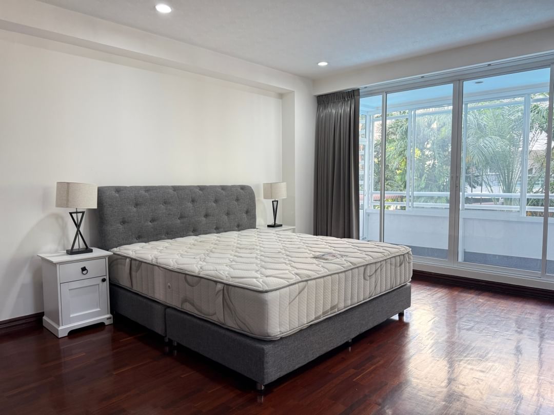 Luxury 2-BR, 2-BA condo at P.R. Home II, Thonglor Soi 8, 250 sqm, rent 75,000 THB/month. Spacious living, prime location near BTS Thonglor.