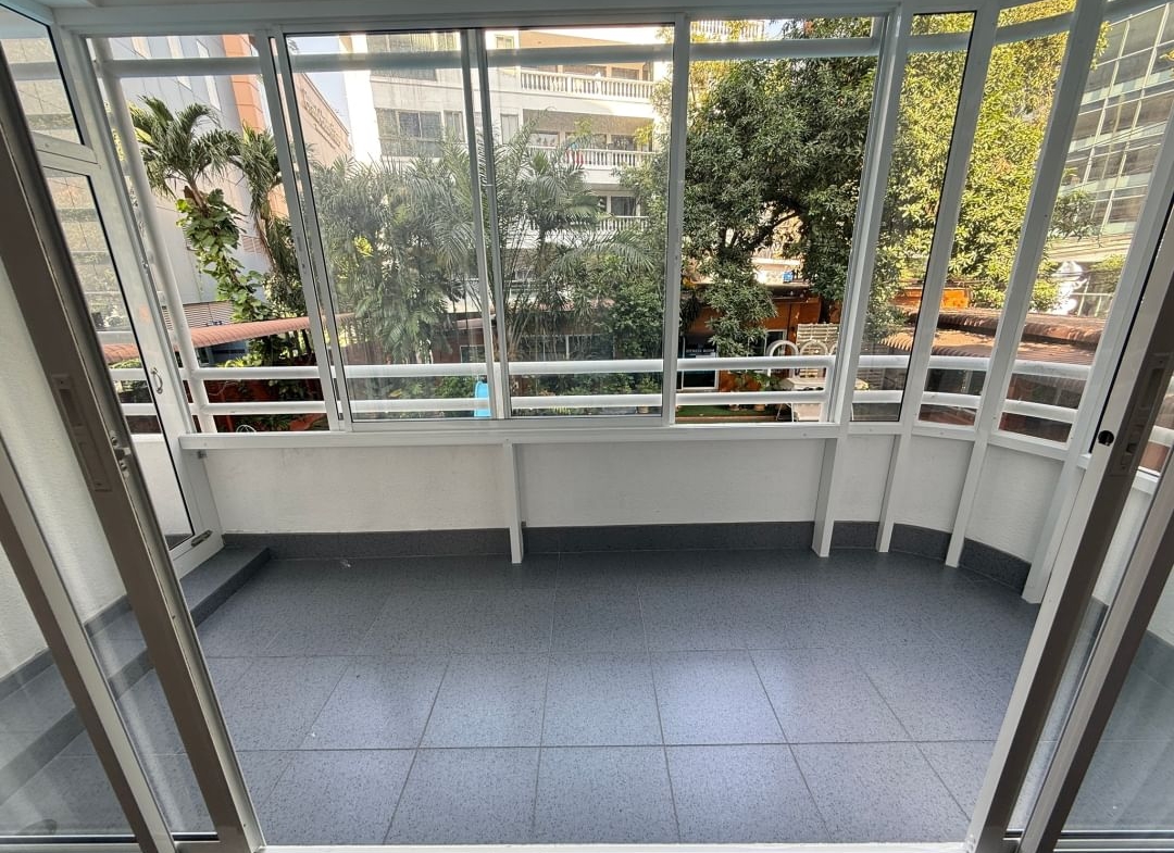 Luxury 2-BR, 2-BA condo at P.R. Home II, Thonglor Soi 8, 250 sqm, rent 75,000 THB/month. Spacious living, prime location near BTS Thonglor.