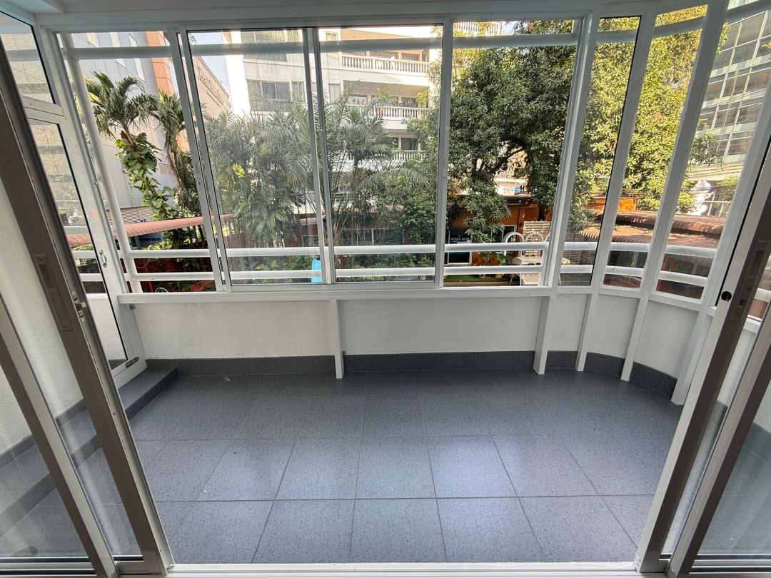 Luxury 2-BR, 2-BA condo at P.R. Home II, Thonglor Soi 8, 250 sqm, rent 75,000 THB/month. Spacious living, prime location near BTS Thonglor.