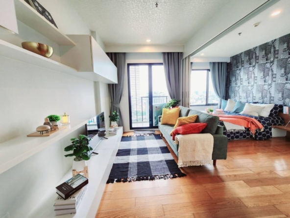 ully furnished 1-bedroom condo at Blocs 77, 42 sqm on 28th floor. Prime Sukhumvit 77 location near BTS On Nut. Rent: 20k THB/month, Sale: 4.5M THB.
