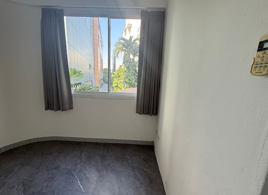 Luxury 2-BR, 2-BA condo at P.R. Home II, Thonglor Soi 8, 250 sqm, rent 75,000 THB/month. Spacious living, prime location near BTS Thonglor.