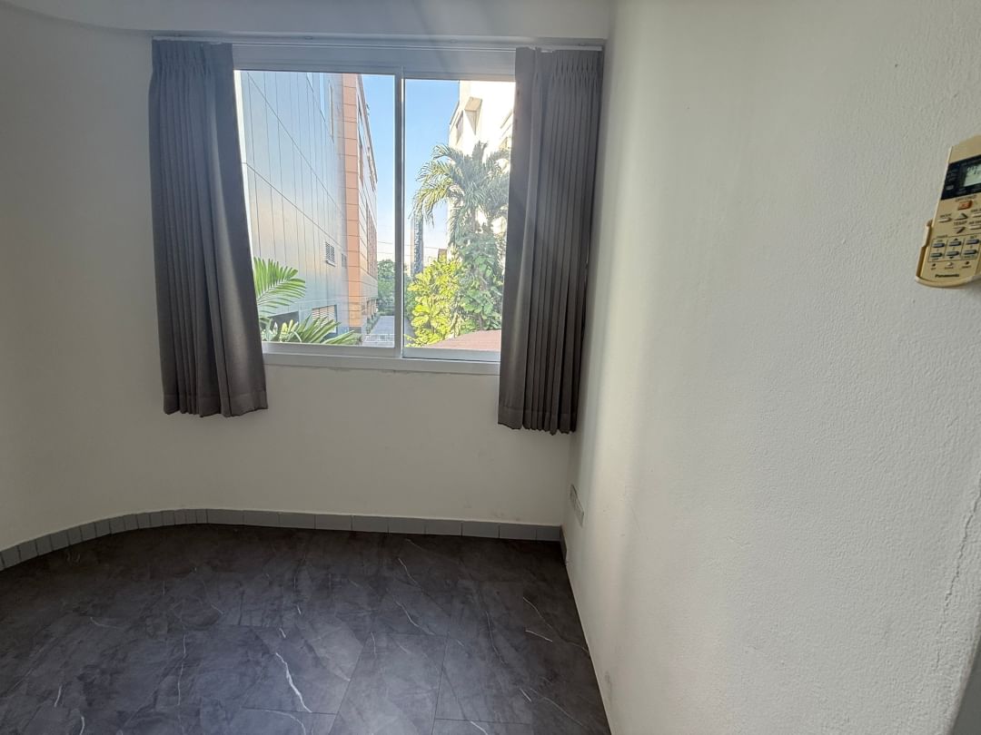 Luxury 2-BR, 2-BA condo at P.R. Home II, Thonglor Soi 8, 250 sqm, rent 75,000 THB/month. Spacious living, prime location near BTS Thonglor.