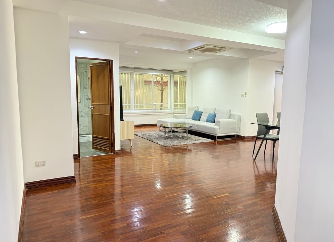 Luxury 2-BR, 2-BA condo at P.R. Home II, Thonglor Soi 8, 250 sqm, rent 75,000 THB/month. Spacious living, prime location near BTS Thonglor.