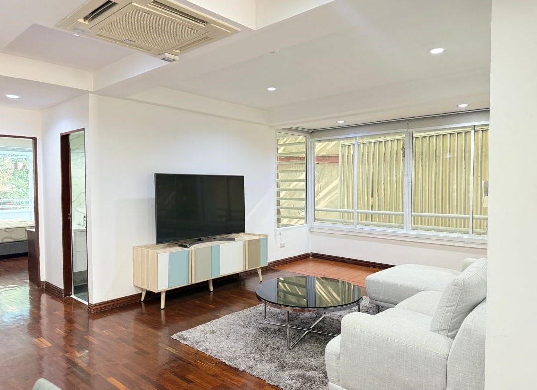 Luxury 2-BR, 2-BA condo at P.R. Home II, Thonglor Soi 8, 250 sqm, rent 75,000 THB/month. Spacious living, prime location near BTS Thonglor.