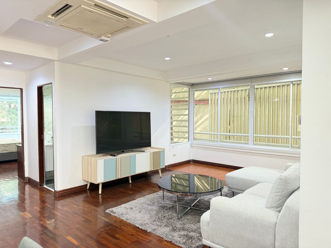 Luxury 2-BR, 2-BA condo at P.R. Home II, Thonglor Soi 8, 250 sqm, rent 75,000 THB/month. Spacious living, prime location near BTS Thonglor.