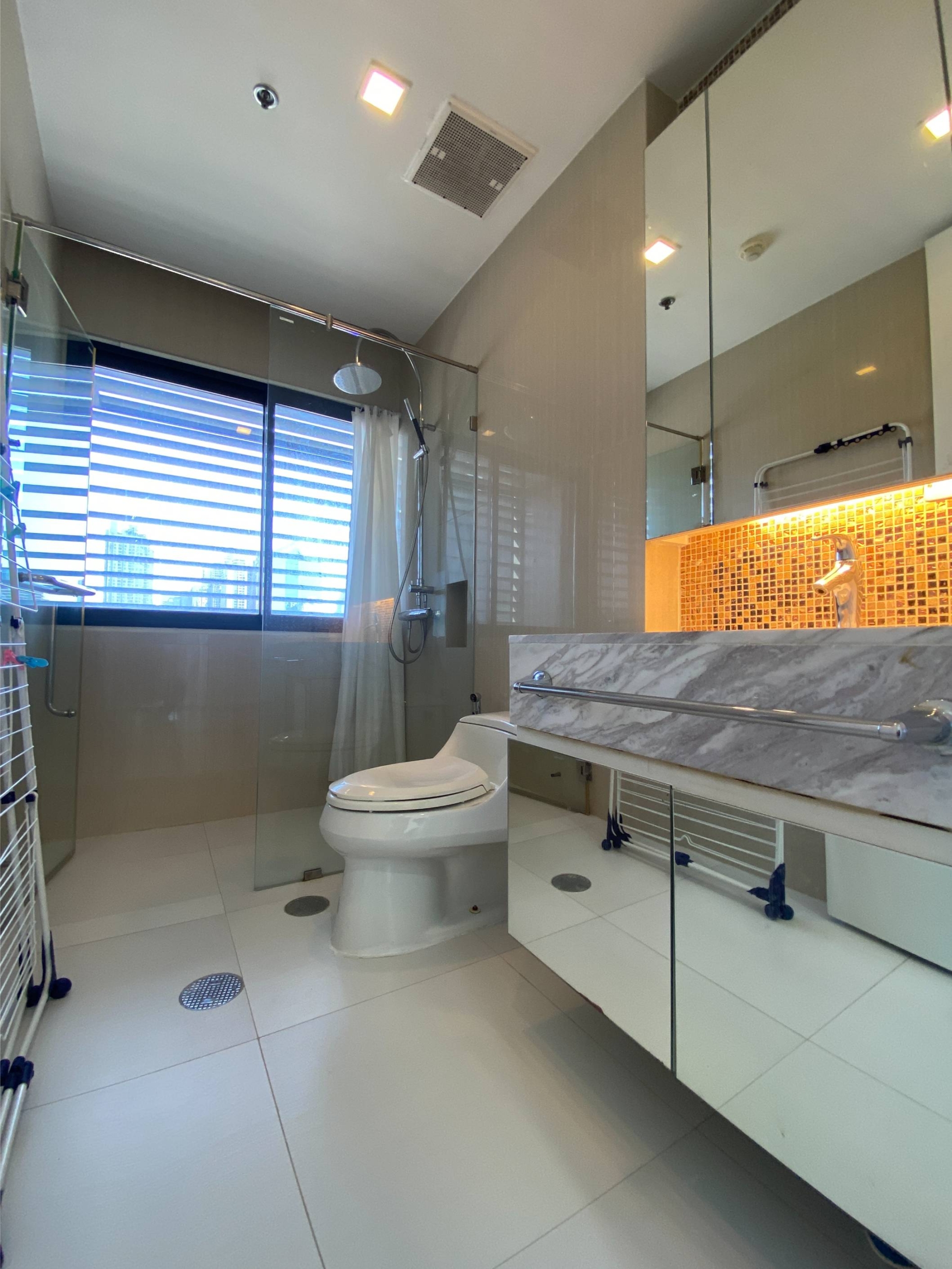 Luxurious 2-bed, 2-bath condo at Circle Living, 78.09 sqm, for rent at 55,000 THB/month. Fully furnished, with city views and modern amenities.