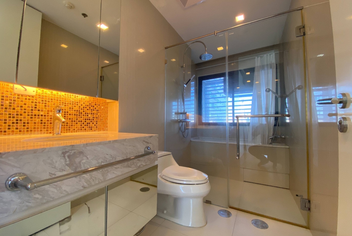 Luxurious 2-bed, 2-bath condo at Circle Living, 78.09 sqm, for rent at 55,000 THB/month. Fully furnished, with city views and modern amenities.
