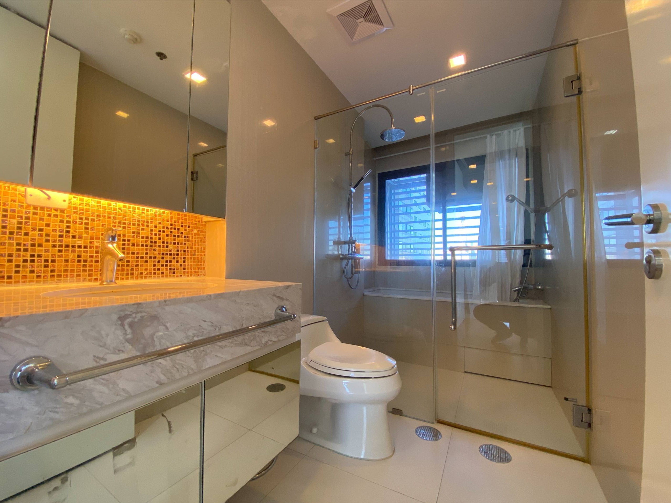 Luxurious 2-bed, 2-bath condo at Circle Living, 78.09 sqm, for rent at 55,000 THB/month. Fully furnished, with city views and modern amenities.