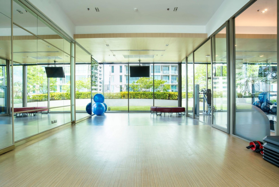 Modern 2-BR Condo at Supalai Oriental Sukhumvit 39, 82 sqm, high-floor, rent at 45,000 THB/month. Prime location with top amenities. Ready 1st March.