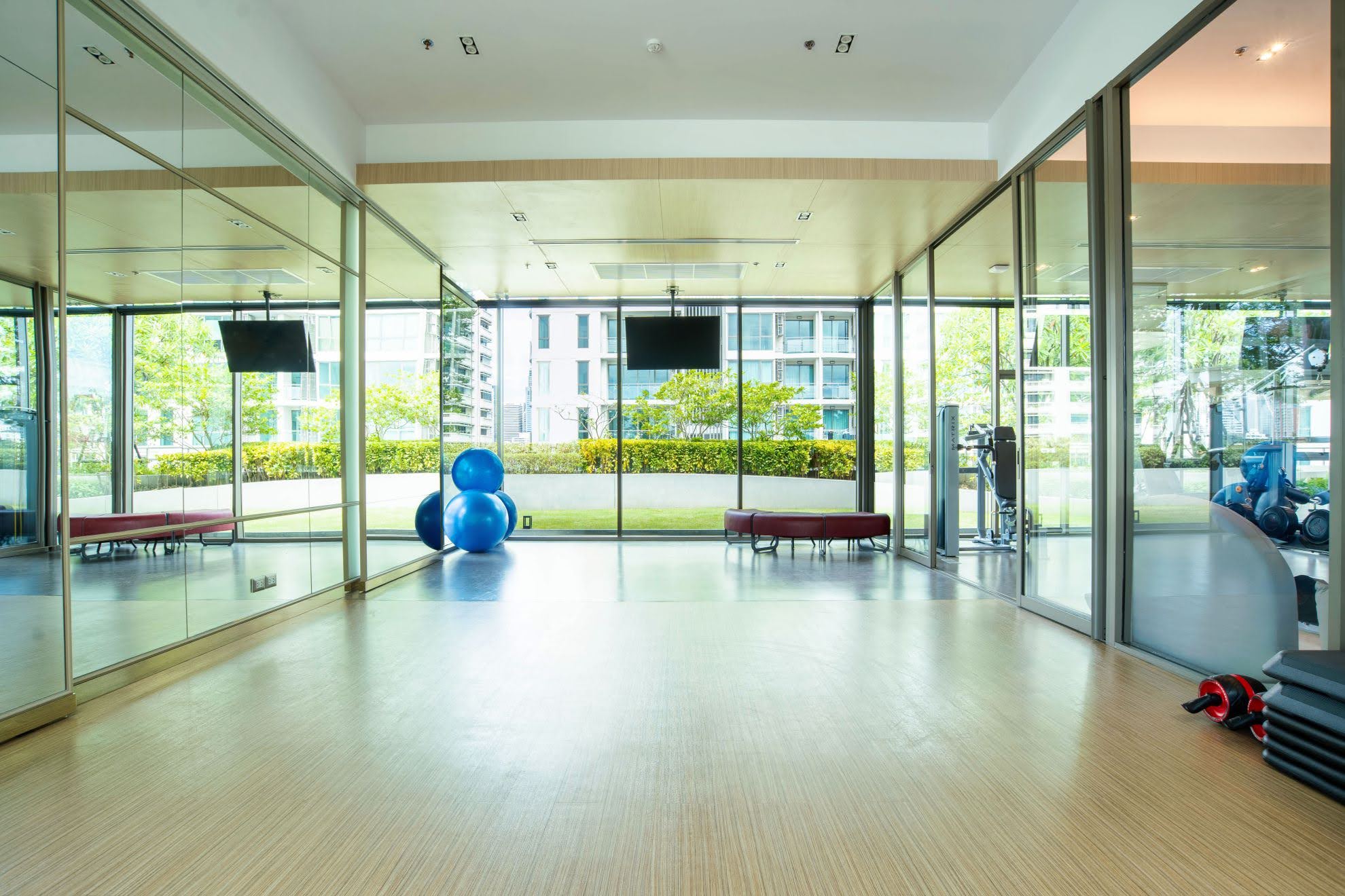Modern 2-BR Condo at Supalai Oriental Sukhumvit 39, 82 sqm, high-floor, rent at 45,000 THB/month. Prime location with top amenities. Ready 1st March.