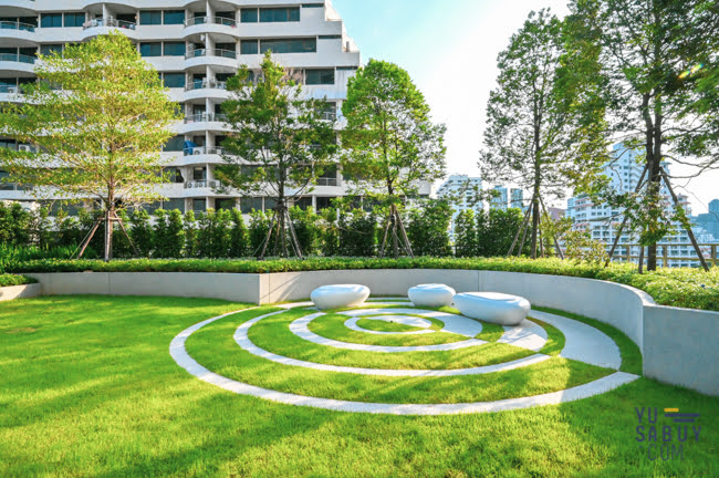 Modern 2-BR Condo at Supalai Oriental Sukhumvit 39, 82 sqm, high-floor, rent at 45,000 THB/month. Prime location with top amenities. Ready 1st March.