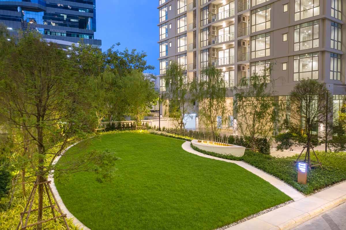 Modern 2-BR Condo at Supalai Oriental Sukhumvit 39, 82 sqm, high-floor, rent at 45,000 THB/month. Prime location with top amenities. Ready 1st March.